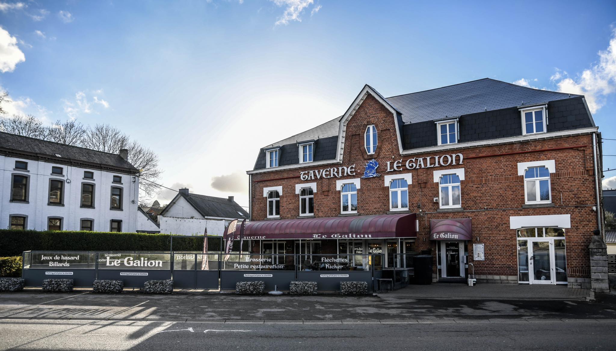 La terrasse de la Taverne Le Galion